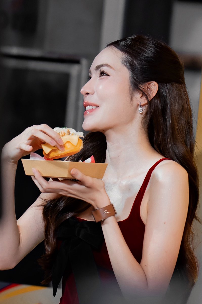 bluethunderq's tweet photo. 🥪🧀☺️

CHARLOTTE WITH ALLOWRIE
#AllowrieXCharlotteAustin https://t.co/5ZC3rJrSeK