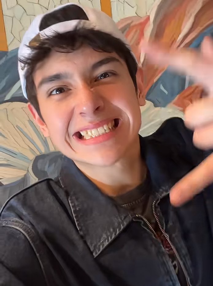 koxjjl's tweet photo. wow same naka-cap 🤪 https://t.co/4M5sOQsJ5i
