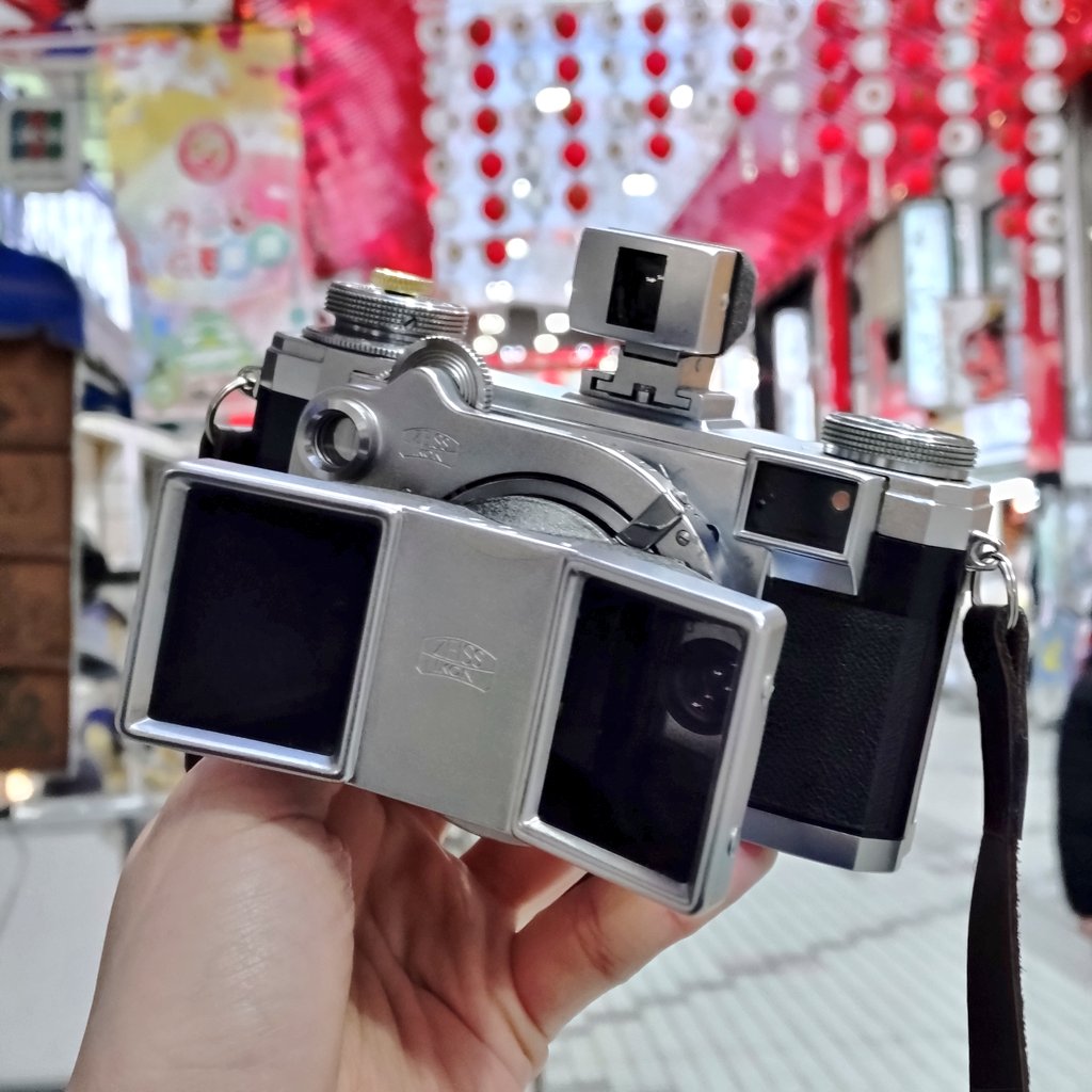 今日のカメラ。めちゃくちゃ重たい…