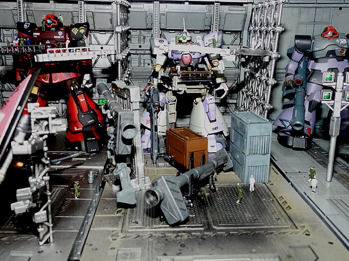 ツィマッド社の特殊工廠で最終調整を施される鬼女のドムカスタムという脳内設定で（三年前に）撮影したジオラマ画像です(´>؂∂｀)ゝｴﾍﾍｯ

#ジオン公国軍あつまれ
#専用機集まれ
#これを見た人はトリオを貼れ
#メンテ中のメカにロマンがある選手権
#リックドム