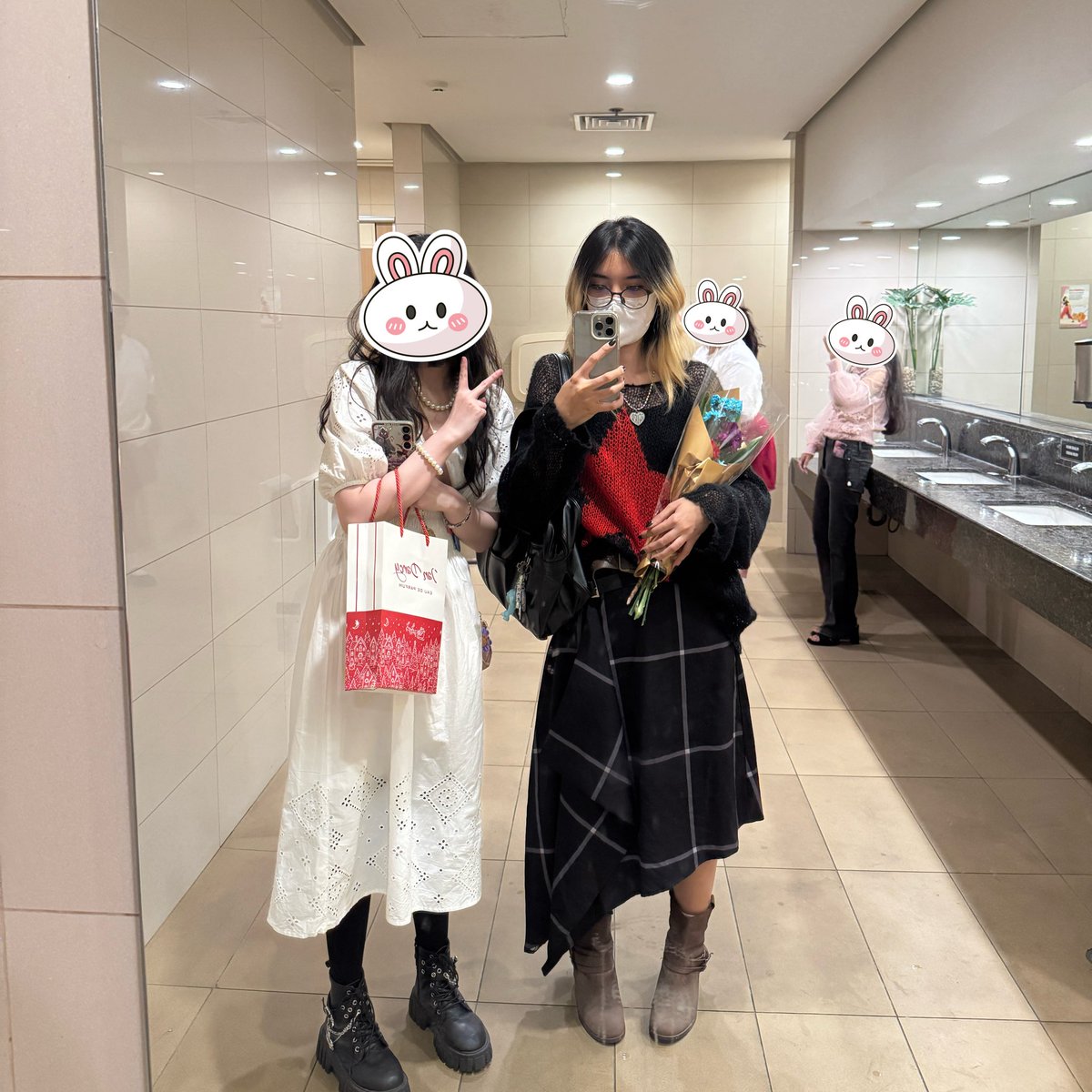 kursaidline's tweet photo. met a looot of gorgeous girlies, and pretty men ๐โโ๏ธ๐๐ป #HelloPrincess https://t.co/SYheGfZNit