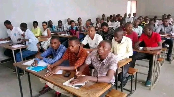 SaprossB's tweet photo. TUJIFUNZE KISWAHILI_ UJUE MSAMIATI «AJARI» NA «AJALI»
Maneno «Ajari» na «Ajali» yanakaribiana kimatamshi lakini yana maana tofauti.
https://t.co/6i72eQzUGV https://t.co/FaKs5I9R4v
