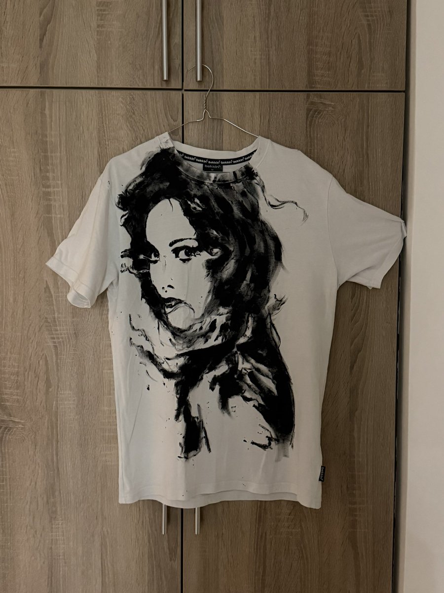 джоан дилдон tweet media