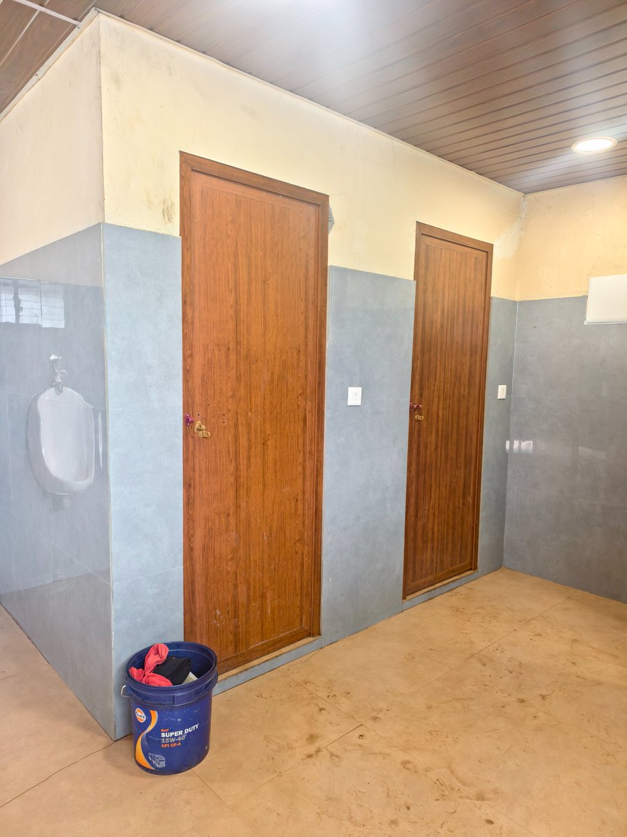 amithes95's tweet photo. The condition of gents washroom (see the missing door handles, no waste bin) and drinking water cooler (see the water collection and algal growth) in Olavanna Toll Plaza, NH 66, Kerala.

@NHAI_Official @1033_Helpline @MoHFW_INDIA https://t.co/jwam3QJ68M