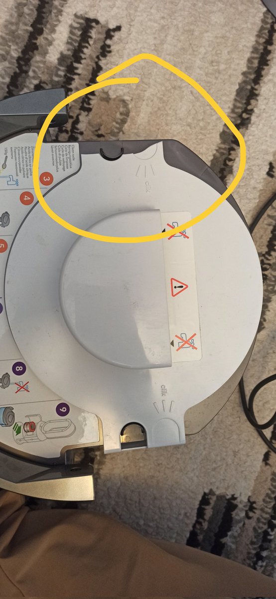 thelastsolido's tweet photo. @mediamarkt_tr @Dyson bu ürünü aldım 5 yıl cihaz koruması yaptırdım. 1 parçası kırıldı. Neymis kasko 1 yıl her seyi karsıliuormus. Sonraki yıllar sadece tek ik arzaları karşılıyormuş. Ben niye o kada para verdim. Dyson da garanti süreniz doldu diyor. Bu parçayı nasıl degistirecem https://t.co/nhiP7RUT9h