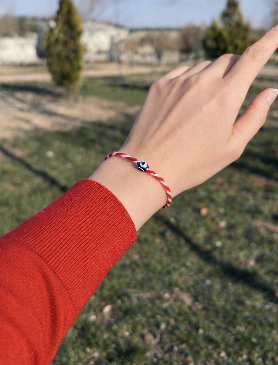 Marteniçkamı taktım, dileğimi diledim, leyleği de havada görürsem bu iş tamamdır 🌸