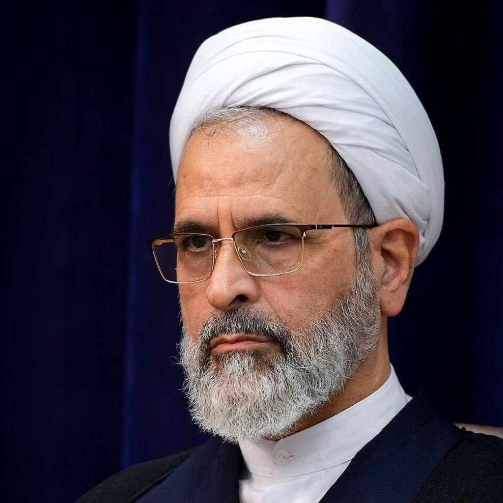 RTEUrdu's tweet photo. 🔴 ایران کے دینی رہنماؤں کی کونسل نے عارضی طور پر آیت اللہ آرافی کو خامنہ ای کے قائم مقام کے طور پر مقرر کر دیا ہے۔ https://t.co/lTIHD3LOmV