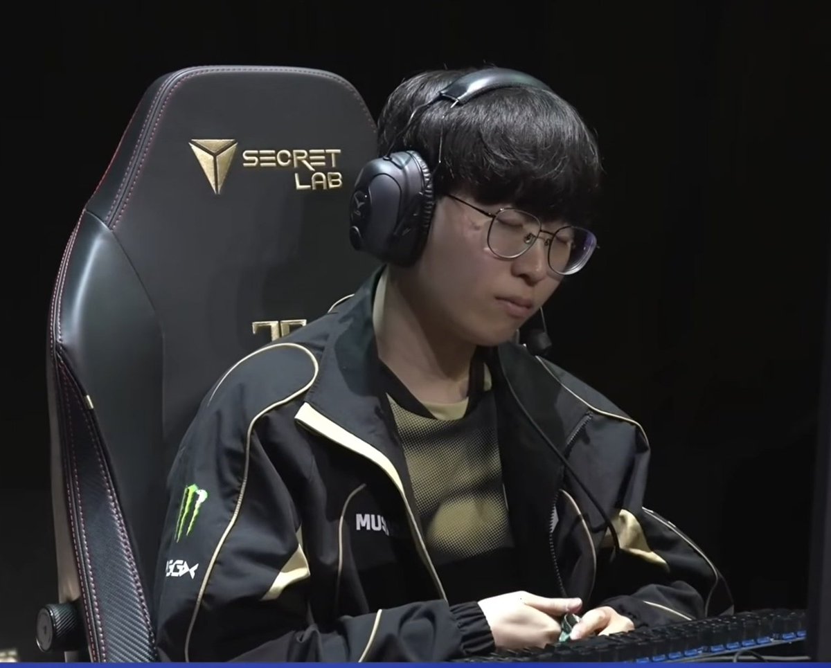 My cutie top laner! 
#Kiin #김기인 #GENGWIN