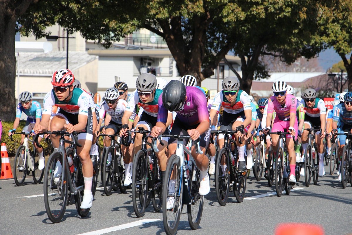 levantefuji's tweet photo. 本日��催のJATCO Presents 富士山サイクルロードレース 富士クリテリウムチャンピオンシップにご来場いただいた皆様、ライブ配信から応援いただいた皆様、誠にありがとうございました！
大いに盛り上げていただき、用意した1,500枚のTシャツも配布開始から2時間で終了となりました！

交流戦では山口瑛志選手が単騎での出場となりましたが、レースの1/3を逃げ、レースの展開を作り5位でフィニッシュしました。

そして決勝戦では、過去最高人数の7人で挑むことができましたが、夏目選手の5位がチーム最高順位となりました。
レバンテ全員が見せ場を作っていました🔥

🔸レースリザルト🔸
▶︎交流戦
5位 山口 瑛志 @shootingstarAnt 

▶︎決勝戦
5位 夏目 天斗 @natsumetakato12 
6位 シーム・キスコネン 
21位 瀬川 ジョエル @sarc_dx 
30位 渡瀬 義雄 
54位 森 凰翔 @ouga2708 
55位 サルマ 寬大 
65位 高梨 万里王 @wSqCqFGQldFgs71 

#レバンテフジ静岡 #levantefuji #富士山サイクルロードレース #富士クリテリウム #富士クリテ