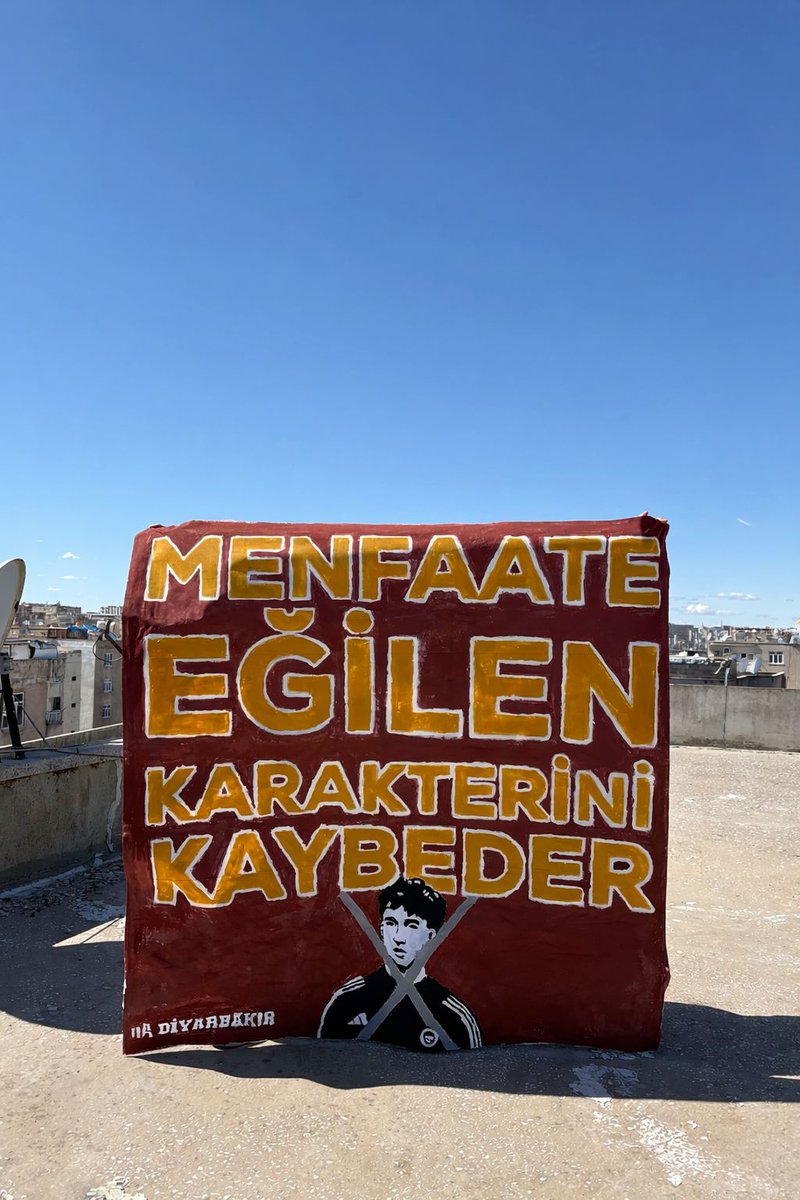 ultrAslan_DYB's tweet photo. MENFAATE EĞİLEN KARAKTERİNİ KAYBEDER!

#uADiyarbakır
#uAYurtiçi https://t.co/Zvgvy6rJQI