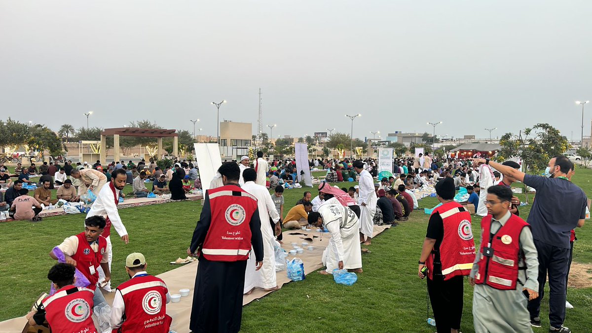 Q155555's tweet photo. 🌙 شارك فريق #قوة_عطاء_التطوعي التابع لـ جمعية رواد العمل التطوعي في مبادرة سفرة أثر التي نفّذها فريق أثر 2030 التطوعي التابع لـ جمعية معين لخدمة المجتمع، وذلك في حديقة واجهة صبيا، ضمن الأنشطة التطوعية التي يقدّمها الفريق خلال شهر رمضان المبارك.
#جمعية_رواد_العمل_التطوعي https://t.co/YVfjiETNig