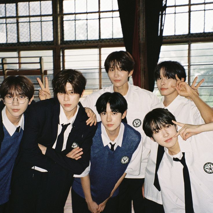 ryodondito's tweet photo. Before going fully inactive I wanted to post the first chapter of my first chaptered fanfic 🫣
#be_honest #be_nice_tho

🌳Roots and Air🦋
📚daengyut (++)
📚2,885
📚(1/?)
📚high school, teen romance, light angst, first love, art history, literature (++)
📖https://t.co/YT1AdoWHtk https://t.co/OUmRcNI7zz