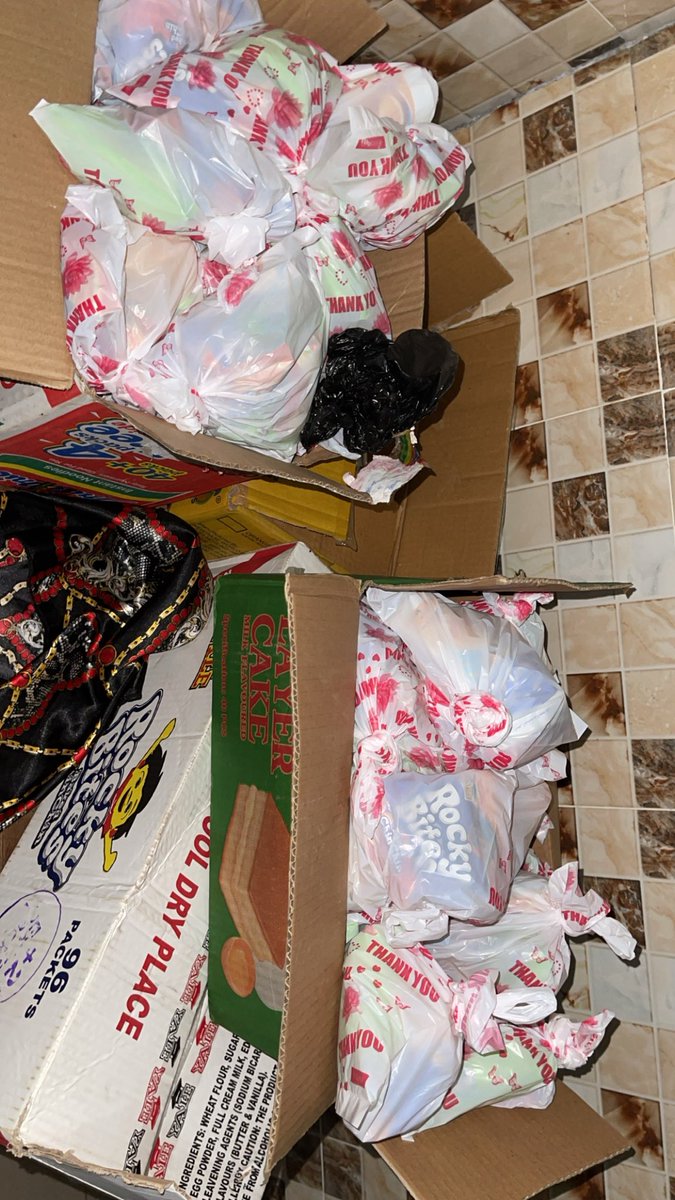 khinat2's tweet image. Doing charity today 🥹🥹
I hope they don’t tear my shirt this year, cause they did last year, they are cute tho 
#Mashaallah