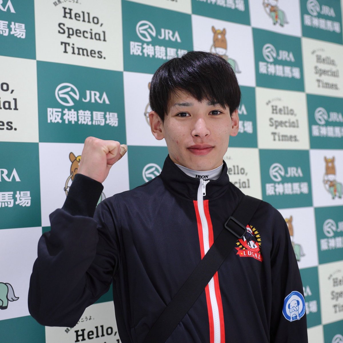 RakutenKeiba's tweet photo. 【競馬場からのお便り】

JRA阪神競馬場で騎乗を終えた佐賀競馬の飛田愛斗騎手です。人気薄ばかり7鞍に騎乗して、3着1回、4着2回と存在感を示しました。サキドリトッケンも川田将雅騎手のアドバイス通りに乗れたと納得の表情でした。 https://t.co/yLqkrZiNjj