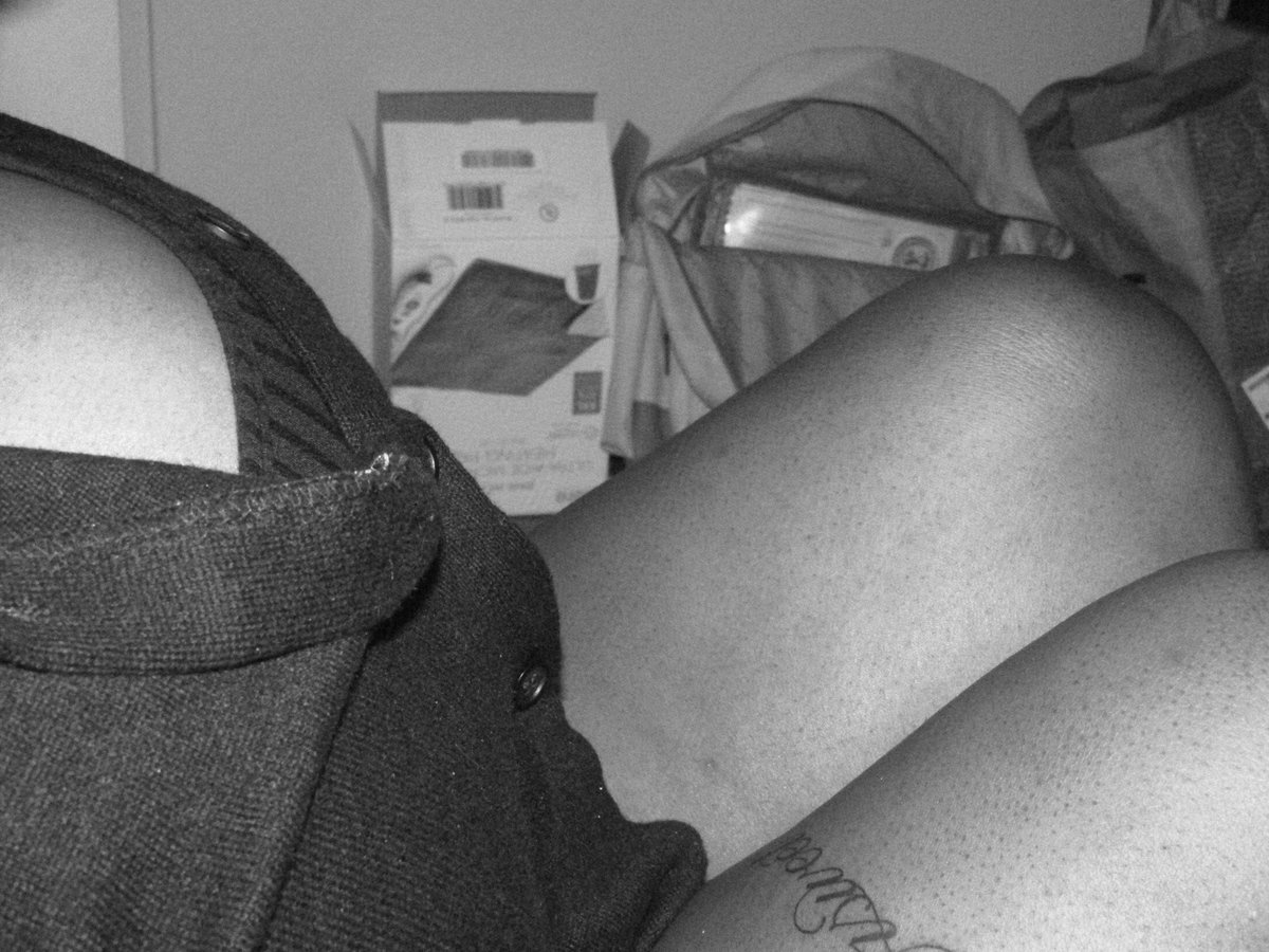 Faeeebaby's tweet photo. finally an intro post
new to #nsfwtwt

»☾she/they/(he sometimes)
»☾18 
»☾poly queer blk puppygirl:p
»☾hard &amp; soft kinks
»☾stoner brainrot
»☾dms open, i reply if you’re interesting
certified fat bitch<3

perverted freak moots? https://t.co/sECX2r0cIb