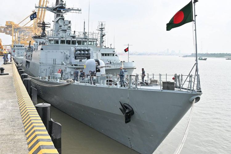 HaberDenizde's tweet photo. Bangladeş fırkateyni Türkiye’ye emanet
Bangladeş Deniz Kuvvetleri’nin amiral gemisi olan Halid bin Velid'i Türkiye modernize edecek.
https://t.co/INuaBNgw1C
#amiralgemi #BangladeşDenizKuvvetleri #Fırkateyn
#HalidbinVelid #modernizasyon #modernize #Türkiye
@aselsan @HAVELSANResmi
@roketsan