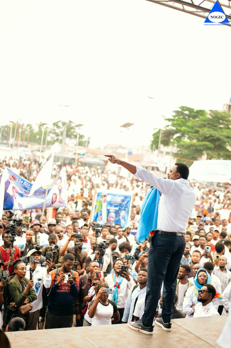 NgazwaJean's tweet photo. 🔥🚨 Une foule immense, abondante et débordante au terrain ASSOSA dans la commune de KASAVUBU répondant à l'appelle de la NOGEC, parti de l'opposition républicaine. 
"Pas de dialogue sans @ConstantMutamba " 🔥✌️ https://t.co/7yGHq5uG4h