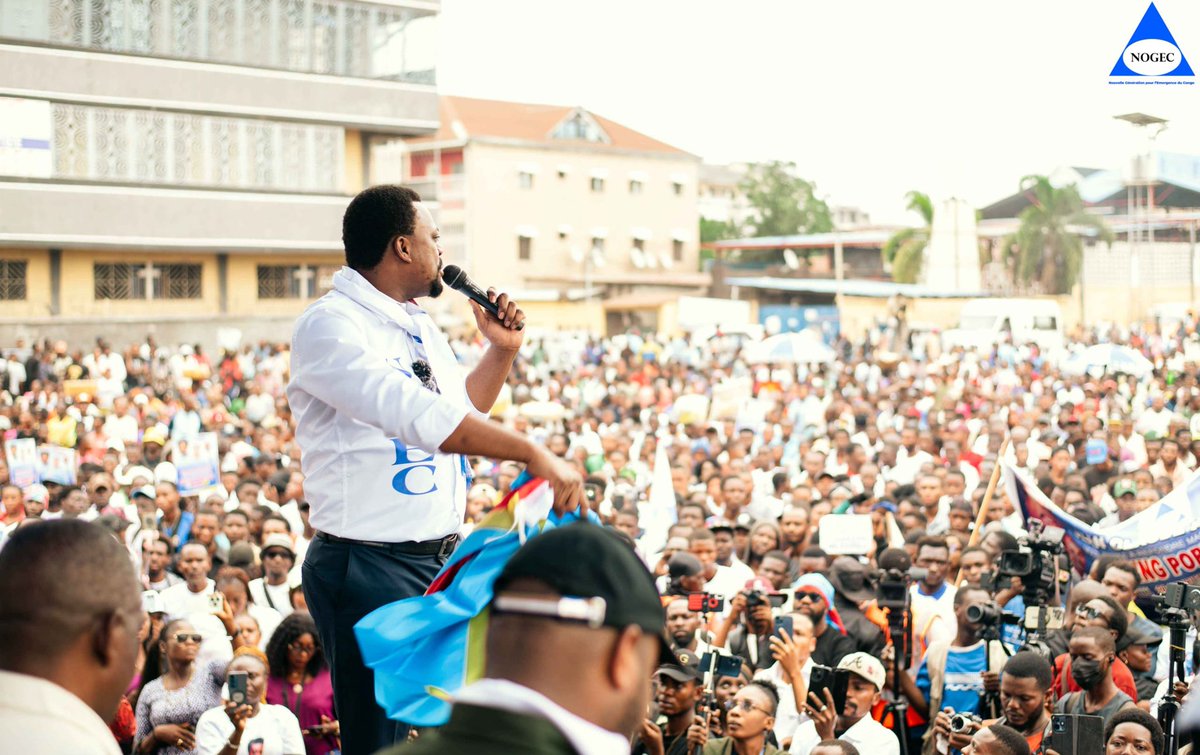 NgazwaJean's tweet photo. 🔥🚨 Une foule immense, abondante et débordante au terrain ASSOSA dans la commune de KASAVUBU répondant à l'appelle de la NOGEC, parti de l'opposition républicaine. 
"Pas de dialogue sans @ConstantMutamba " 🔥✌️ https://t.co/7yGHq5uG4h