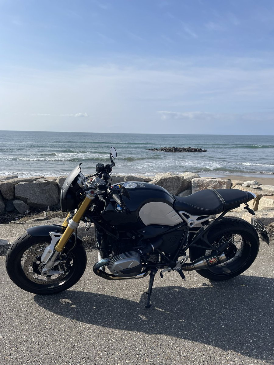 azussuu's tweet photo. 3/1 10℃ やっぱバイク楽しい🏍️イワシ打ち上がってた https://t.co/kwZdEazMFk