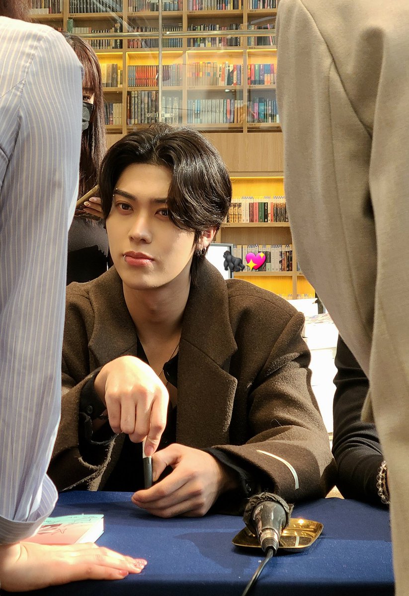 2026.02.28 예스24북토크팬싸

조각해서 만들라 해도 이래는 몬말들겠다..
운다울어 😢😭🥺
#NTX #윤혁