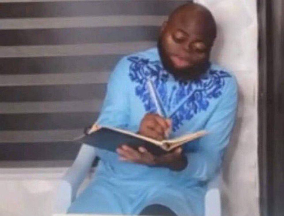 OloyedeSel7671's tweet photo. @Teslimatttt Light Yagami every 3 secs https://t.co/bhLVrkOy9F
