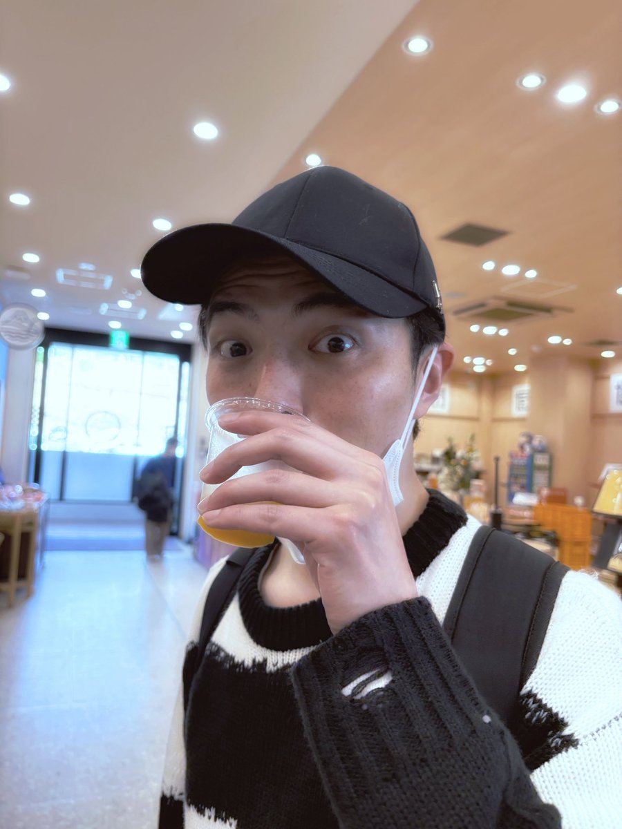 最終日に滑り込みで櫻井くんと伺わせていただきました！
天気にも恵まれ絶好の行楽日和！
非常によくしてもらいありがたやでございます🙇
日本平ロープウェイさん、ありがとうございました！！
#日本平ロープウェイ
#久能山東照宮
#みかんジュース