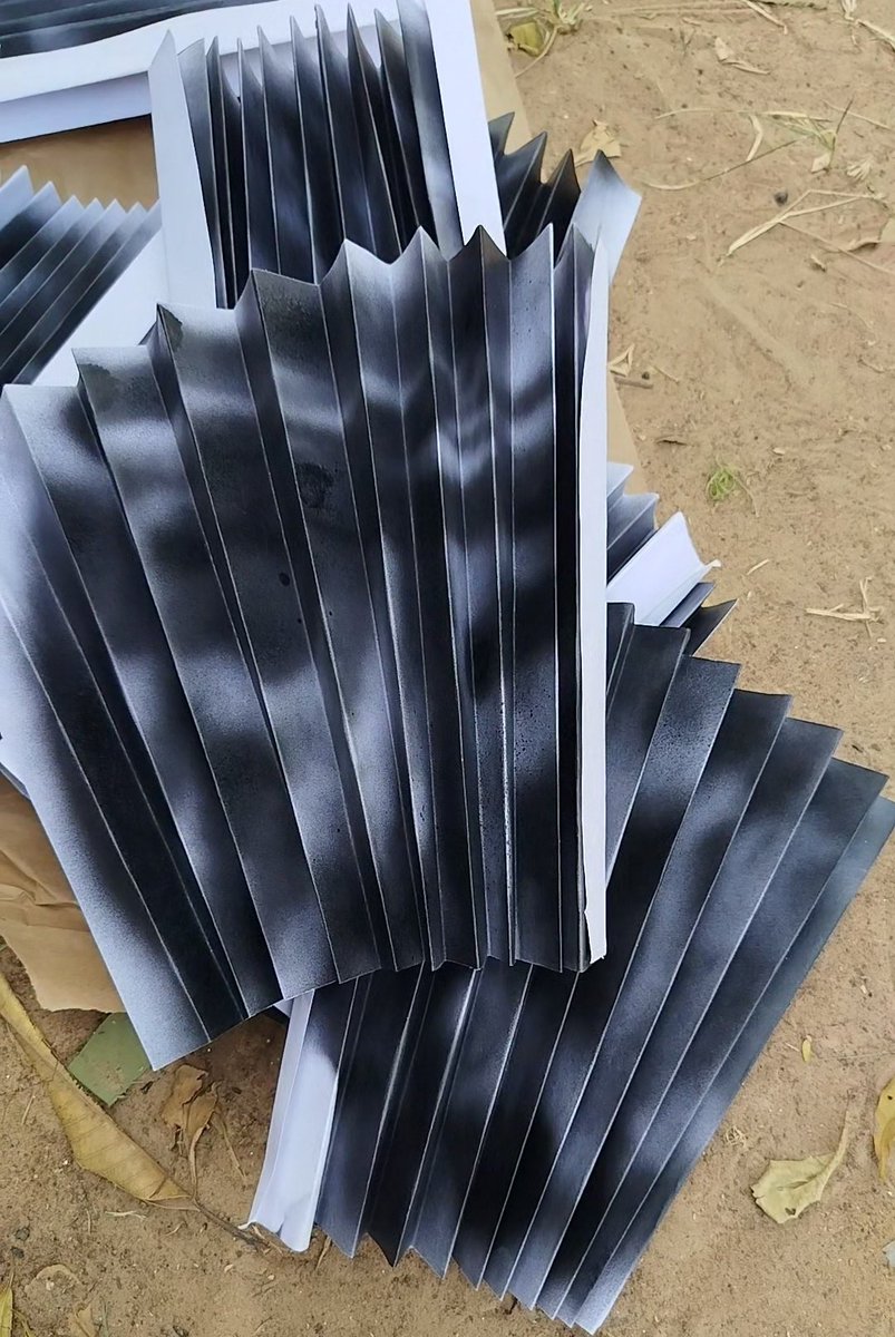 theyluvkwin's tweet photo. I had to spray paint, cut  and pleat 40 pieces of cardboard  paper because I chose a gradient effect. 
Together with my team, we had to be as fast as possible because leisure time was priceless in NYSC camp.
And of course, black plastic spoons.🤭 https://t.co/RuTO2fJqMT