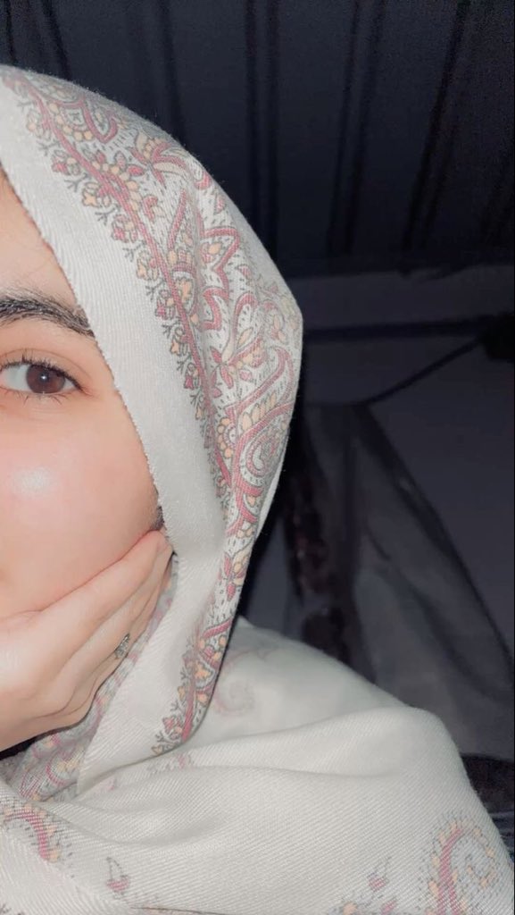 غم کو بھی اُسی طرح قبول کرو جس طرح خوشی کو کرتے ہو ، دونوں ایک ہی مصنف کے لِکھے ہوئے ہیں۔