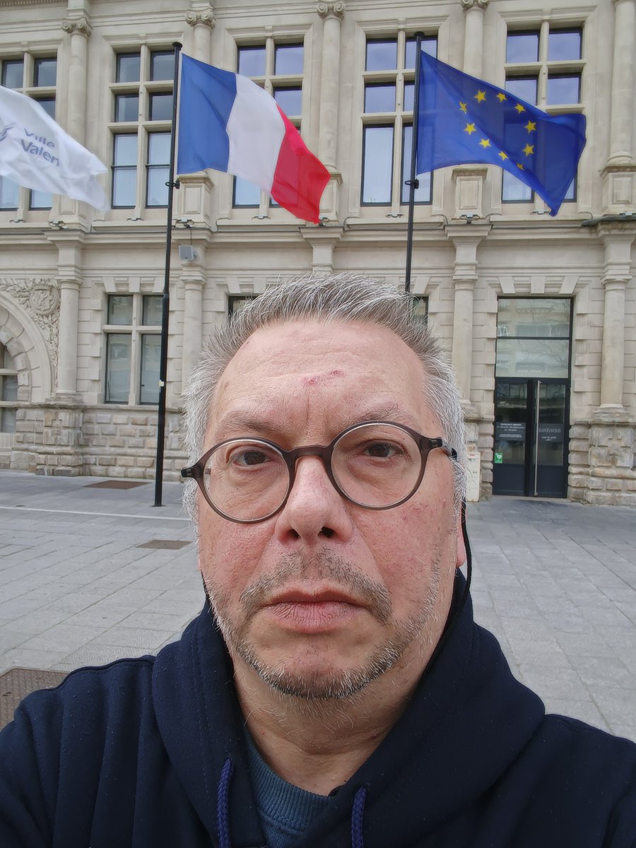 vovksamotniy's tweet image. Bon dimanche les trollitos, vous ne l'aimez pas ce drapeau étoilé hein 😂 

Moi je l'aime bien, c'est juste pour vous pourrir la journée 👉🖕

#troll #complotiste #poutinolatre