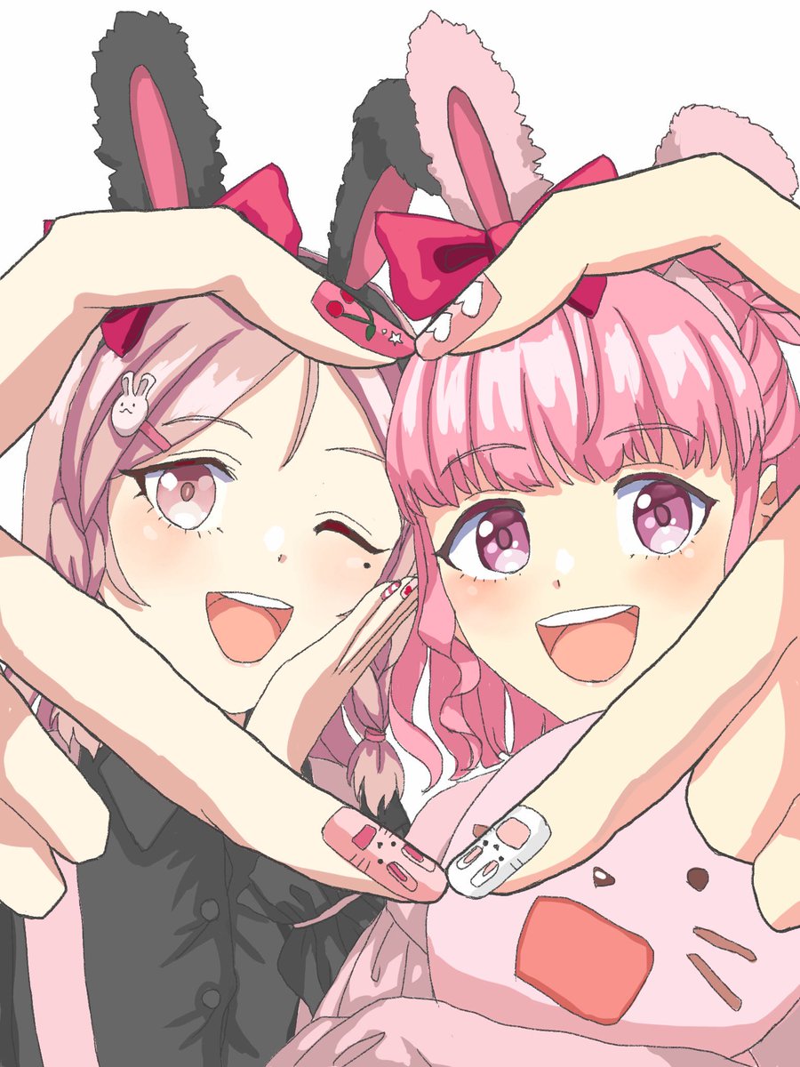 イケてる(？)中学生ギャルアイドル2人でうさぎグッズ集め🐰
ネイルは麗美ちゃんにやってもらった🖤🩷

この2人同中同学年なのにゲーム中何もイベント起こらなくてマネジとしては心配だったけど、1コマ漫画ではちゃんと仲良くしてる描写あるんだよね
#シャインポスト