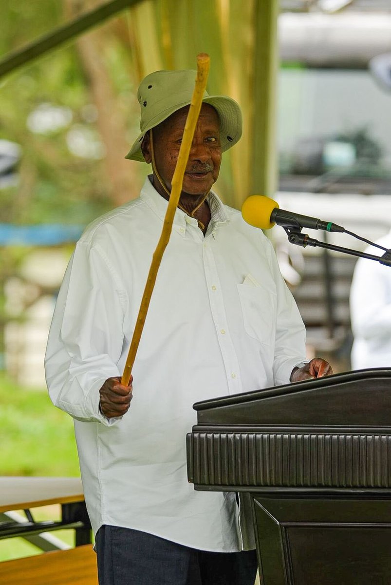 “Government has introduced several youth programs overseen by leaders you elect, including village chairpersons— follow up to avoid being cheated.” — H.E. Gen. <a href="/KagutaMuseveni/">Yoweri K Museveni</a> to <a href="/NatashaAhereza/">Natasha Ahereza</a> (NYC)
#JazzWithJajja2 #JazzWithJajja <a href="/JanetMuseveni/">Janet K Museveni</a> <a href="/Nyinancweende/">Natasha Museveni Karugire</a> <a href="/kamukamafredie/">Kamukama Fredie</a>