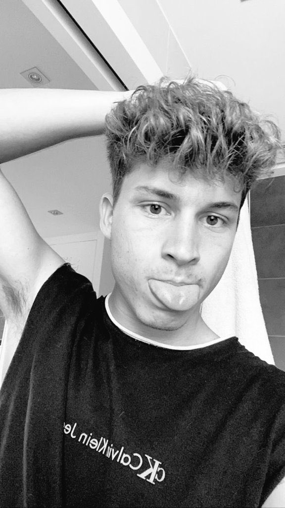 Gay Raoul (parody) tweet media