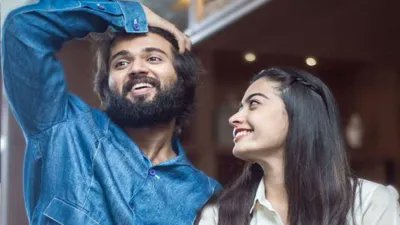 वक्त तो किसी के पास नहीं होता 
लेकिन रिश्ते संभालने के लिए वक्त निकालना पड़ता है