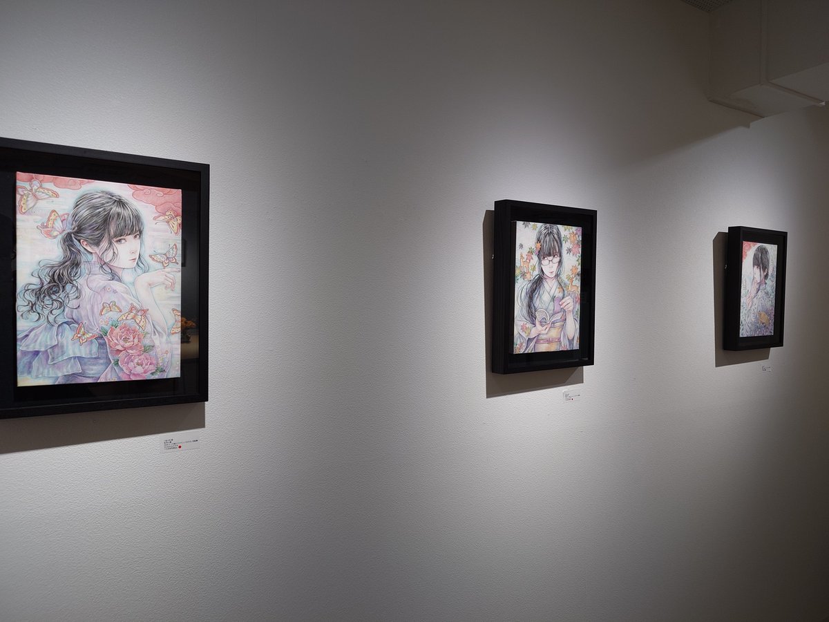 小伝馬町
みうらじろうギャラリー
佐々木茜さん個展「Phantom」
佐々木さん在廊されていてお話を伺いながら、美しくも怪しい娘さんたちに魅了されました🐗🦌🦋