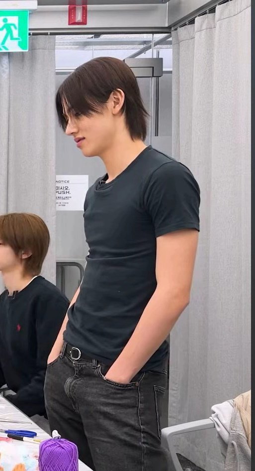 HyeonHoism's tweet photo. 🦊 lu emg gitu ya Ken, dibilangin pake mulut kga masuk ke otak
🐶 apa si Se, lu jgn bkin gua kesel 
🦊Lu yg bikin gw kesel,baju lu anjg mikir, mau pamer kecantikan lu
🐶Baju basket gw emg gini Se, lu ke studio pake singlet aja gw ga larang anj, pamer bisep lo
🦊Ada aja jwbn lu ya https://t.co/uSM3N8OXU2