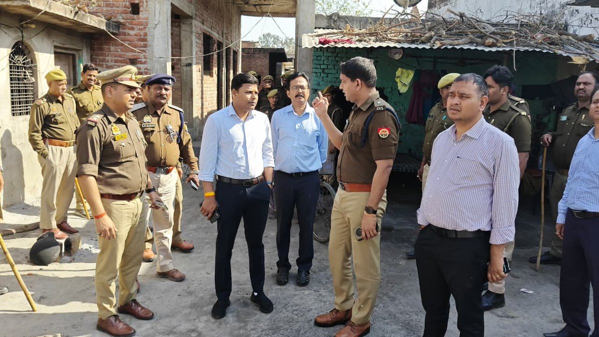 bstvlive's tweet photo. बस्ती : जिला प्रशासन ने कच्ची शराब पर कसी नकेल

➡ADM प्रतिपाल सिंह और ASP की छापेमारी
➡माझा और करवल कालोनी में कार्रवाई 
➡350 लीटर लहन, 15 लीटर अवैध शराब बरामद
➡दर्जनों की संख्या में अवैध भट्ठियां नष्ट

#Basti #IllegalLiquor #RaidAction @bastipolice https://t.co/Q0u5Bff5rm