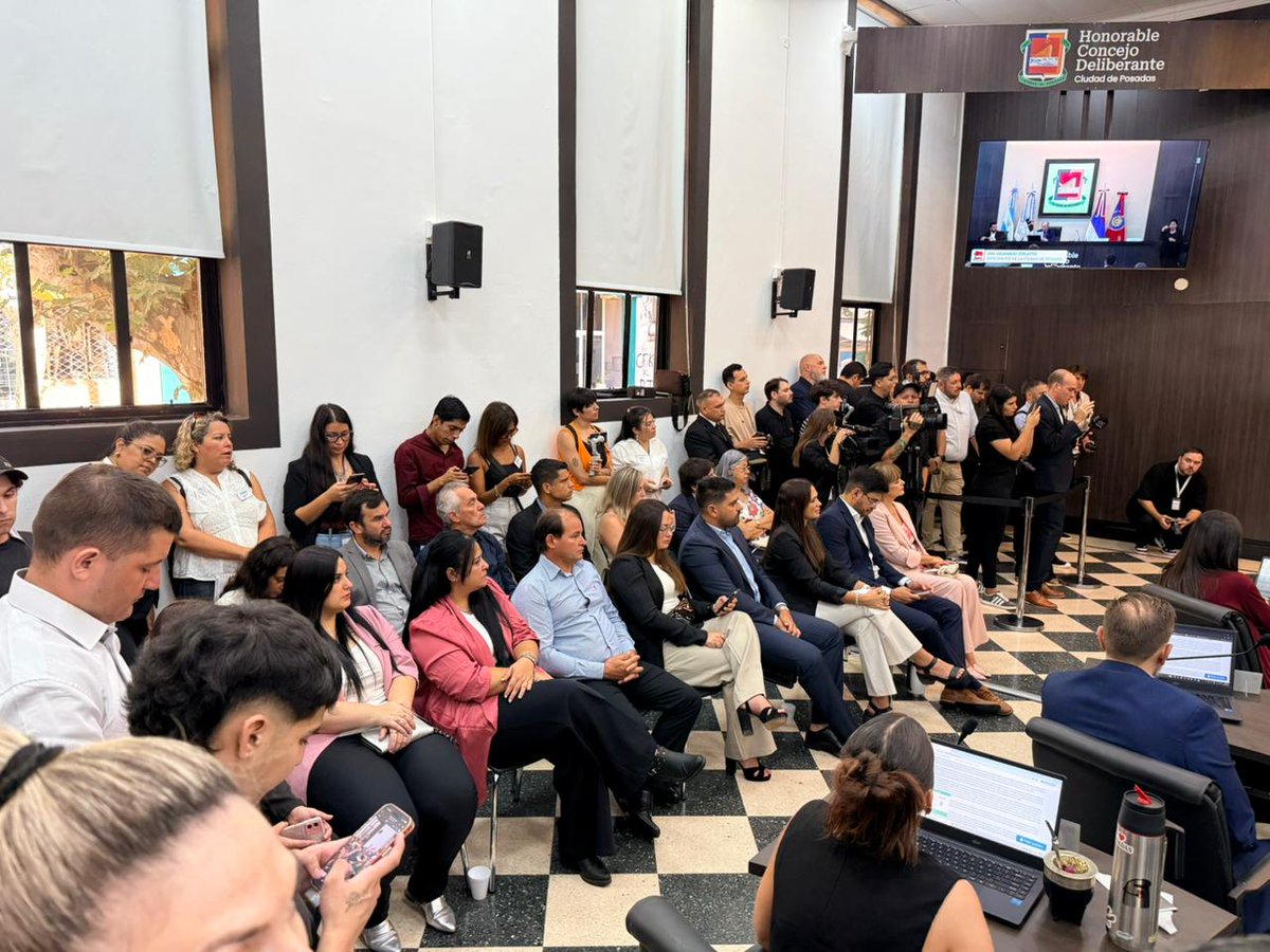 jorgekurrle's tweet image. En la #Apertura de #Sesiones del #Concejo #Deliberante de Posadas, el intendente Leonardo Stelatto destacó la reducción de secretarías, la eliminación de tasas municipales y la digitalización de trámites como ejes de gestión, además de convocar al diálogo institucional.