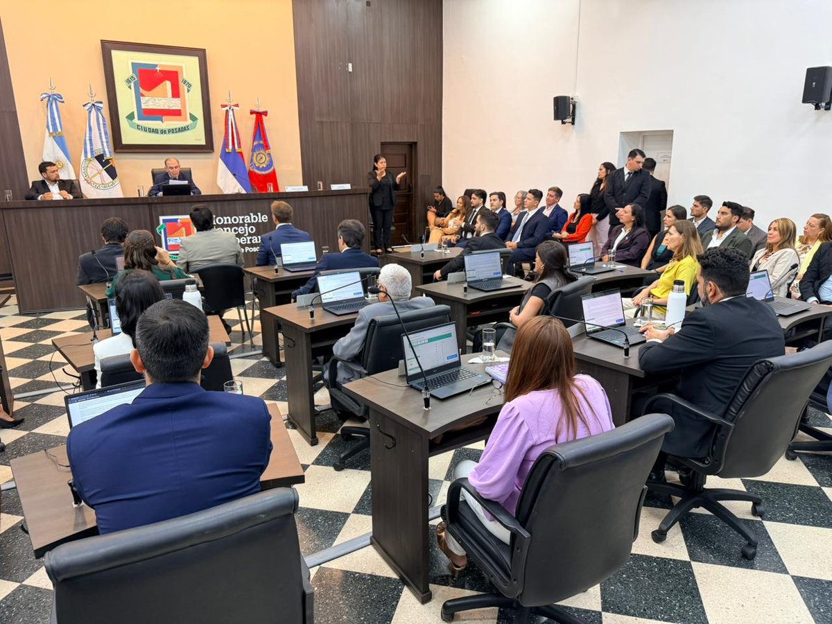 jorgekurrle's tweet image. En la #Apertura de #Sesiones del #Concejo #Deliberante de Posadas, el intendente Leonardo Stelatto destacó la reducción de secretarías, la eliminación de tasas municipales y la digitalización de trámites como ejes de gestión, además de convocar al diálogo institucional.