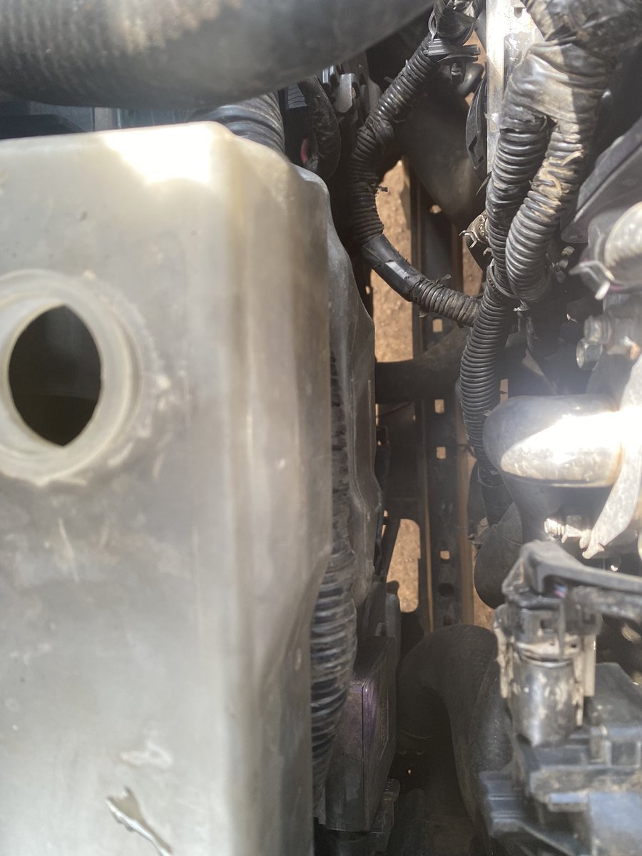 BrianVags's tweet image. The series continues Leo Nimeona ingine Hapa kenol you can see from frame 4 the car had an impact and the Fila is visible with cracks and also Gari ilikuwa inachemka na Oil pressure was forced to limited power the car knocked the Engine instantly after Road test by Owner weeh