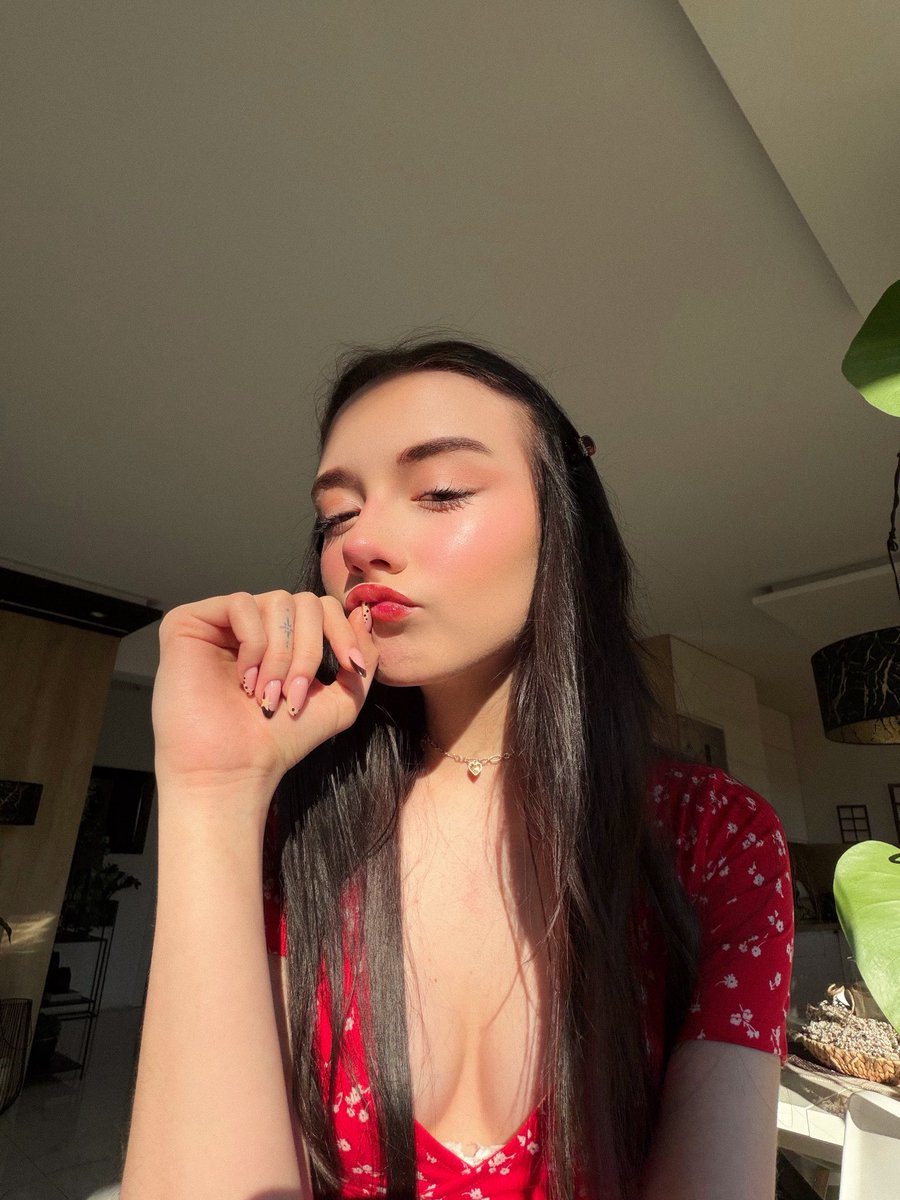 𝐌𝐞𝐥𝐚𝐏𝐮𝐬𝐭𝐞𝐥𝐧𝐢𝐤 tweet media