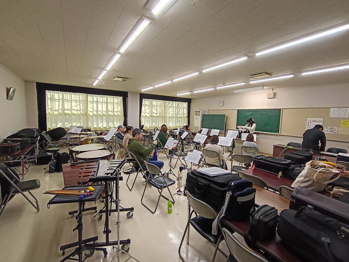 izumi_wind's tweet photo. ＜出演情報＞

3月15日(日) 12:30～ 邑楽館林吹奏楽連盟第38回新人演奏会に出演します！

場所：大泉町文化むら 大ホール

ぜひご来場いただき、私たちの演奏をお楽しみください！また、一緒にイベント出演や演奏活動をしてくださる団員も募集中です！お気軽にお問い合わせください。

#吹奏楽 #大泉町 https://t.co/D2e04p1w4Z