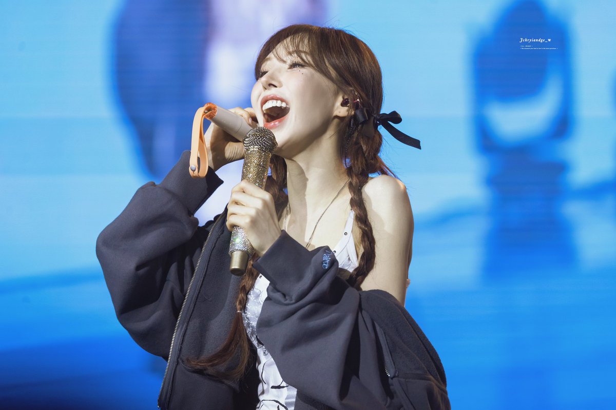 260301 W:EALIVE ENCORE Day2 🩷💛💙💚💜

Wendy &amp; #REDVELVET 🥹🥰

#WENDY #웬디 
#WEALIVE
#WENDY_WORLDTOUR_ENCORE