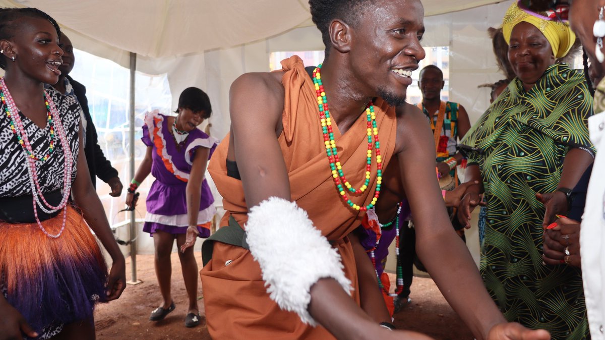 Mwende_Mugambi's tweet photo. Before the serious debates came up, we danced🥳!

Eey, cultural dance to represent the roots to the culture we hold so deeply♥️.
Note @itsgladwell enjoying the dance🤭
#EyesOnElections 
#ElectoralReforms2026 
#CFLI 
#CanadaFund https://t.co/YBH2JTblyE