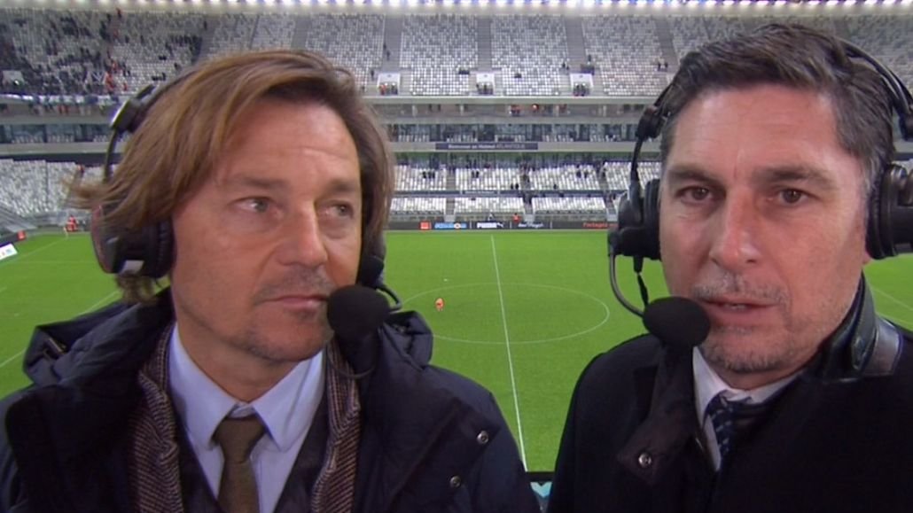 – Je suis tombé sur la vidéo de Sydney Sweeney qui joue au foot, et...

– Je vous coupe Daniel, puisque nous allons lancer une courte page de pub !

– Mais c'est la 20ème minute Christophe