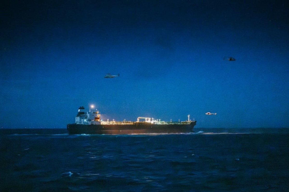 simonsagner's tweet photo. 👏 Belgie ve spolupráci s Francií v noci zadržela ropný tanker Ethera z ruské stínové flotily

Loď pod guinejskou vlajkou je aktuálně doprovázena do belgického přístavu Zeebrugge https://t.co/TkK6MYtGhT
