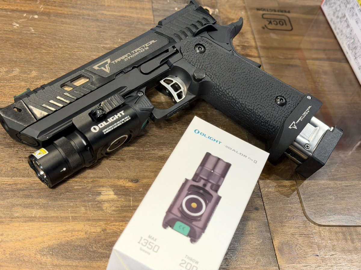 TRAILARMS's tweet photo. Olight BALDR PRO R
　　　  ×
BT-PIT  VIPER CO2 GBB

#Olight ご購入いただき誠にありがとうございます‼️
1350ルーメンの高出力!!
最大照射距離200mのハイパフォーマンスモデル。

存在感も操作性も抜群!!
実用性とビジュアルを兼ね備えた最高の組み合わせです✨

カスタム・試着装着のご相談もお気軽にどうぞ😊

#オーライト
#ジョンウィック
#ガスガン