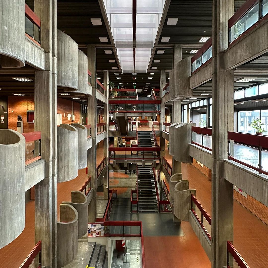 SciFiArchives's tweet photo. Faculty of Philosophy in the University of Novi Sad, Serbia https://t.co/ZEm987Z4Cw