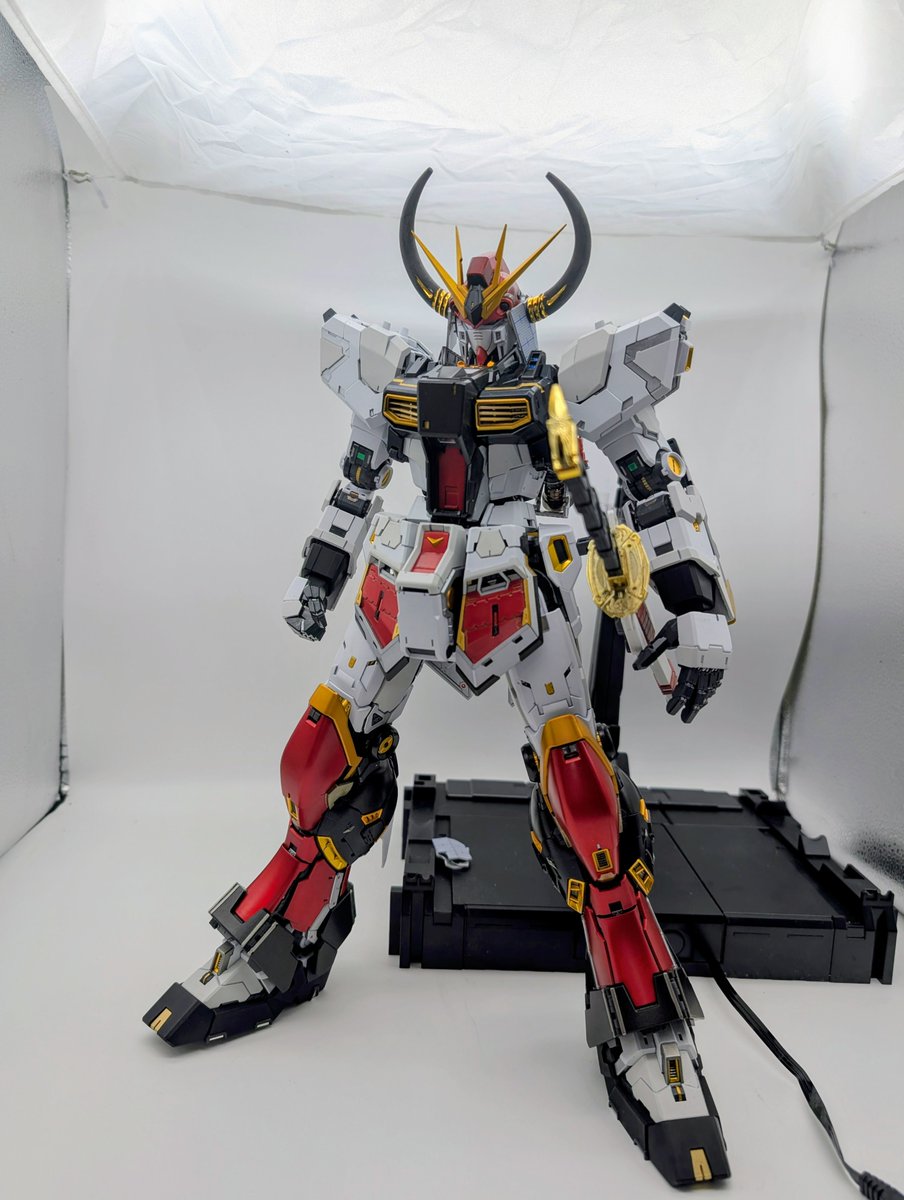 お試しに… ツノを仮止めしてバランスを見る🤔