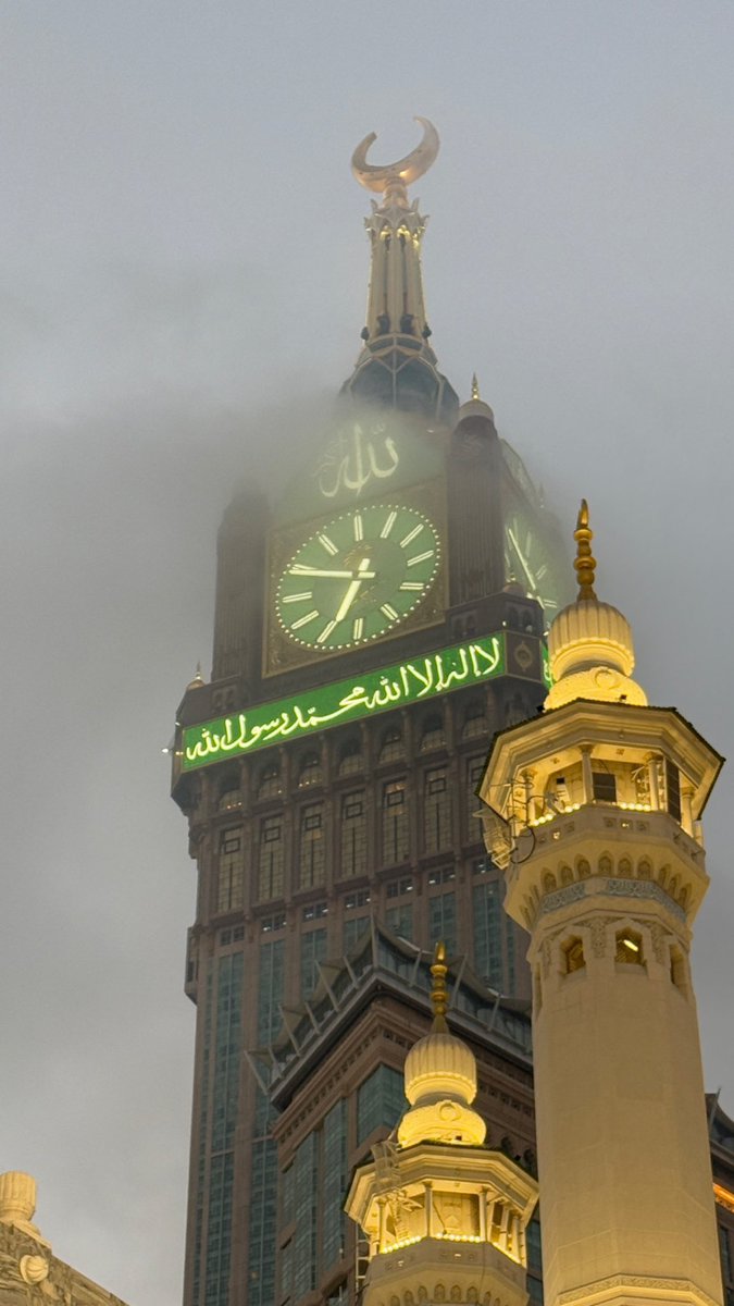 اللهم اجعلنا خفيفين النفس لا نؤذي أحداً..
وطيبين اللسان لا نجرح أحداً..
اللهم اجعلنا ذكرى طيبة لكل من عرفنا..
واجعلنا مثل غيمة مرت ثم روت ثم ولت ثم أنبتت نباتاً طيباً..