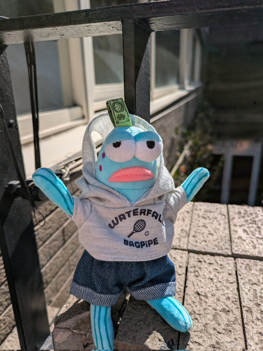 迷子のぬいちゃん!!
ママさん、早くお迎えに📢
場所は表参道アニエスbの隣のビルで日向ぼっこしてた☀干からびる寸前💦

#迷子
#表参道
#ぬいちゃん落としもの
#拡散希望